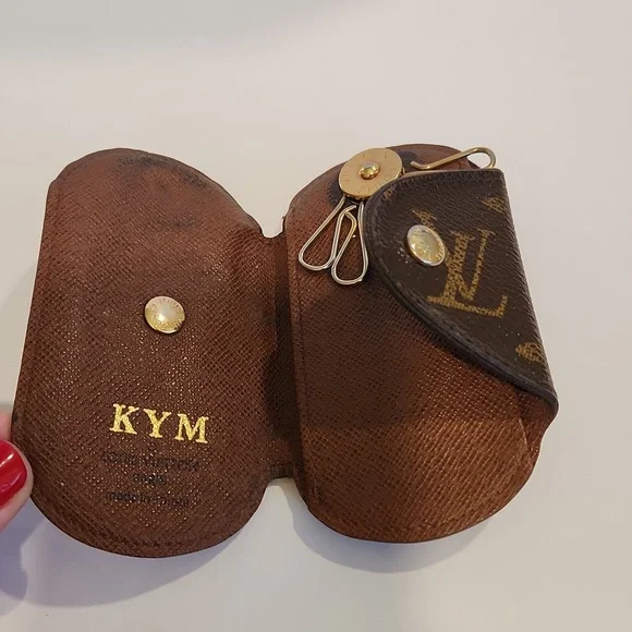 Louis Vuitton Monogram Key Holder Oval